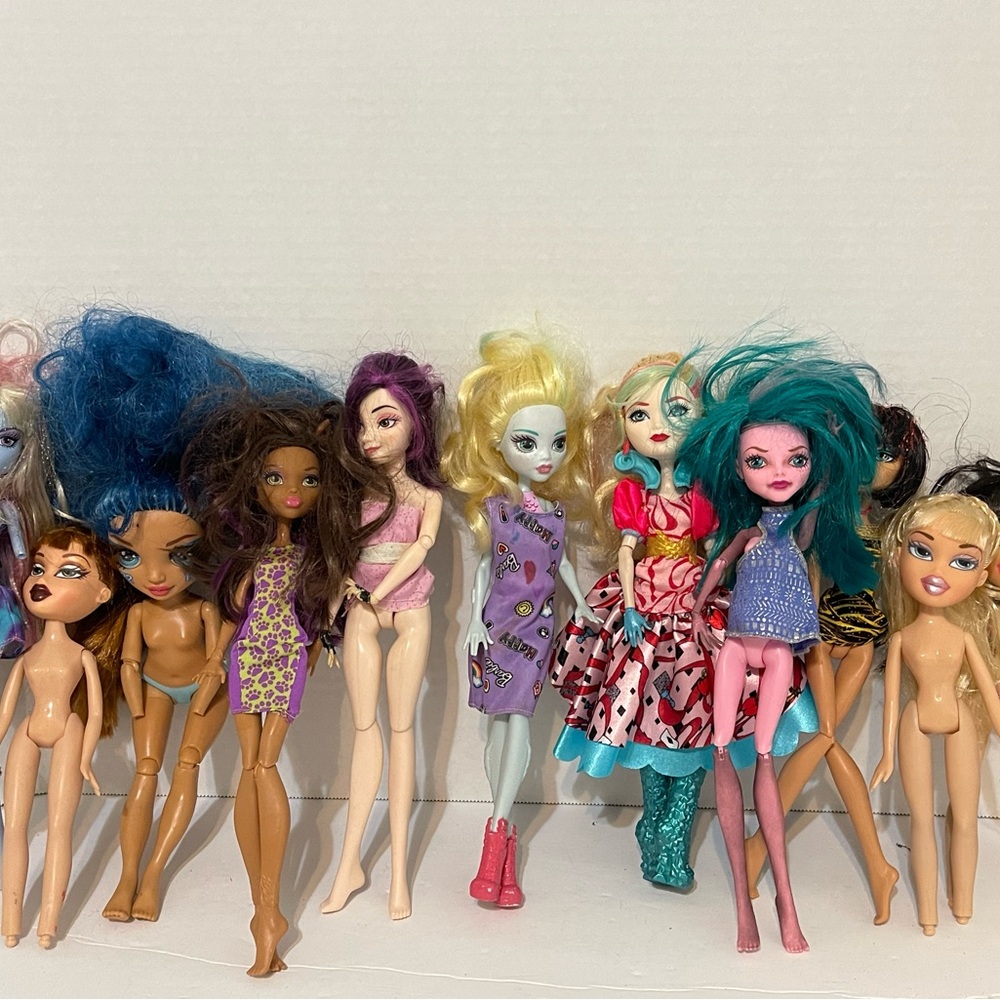 Lot of mixed Barbies, selling it AS IS